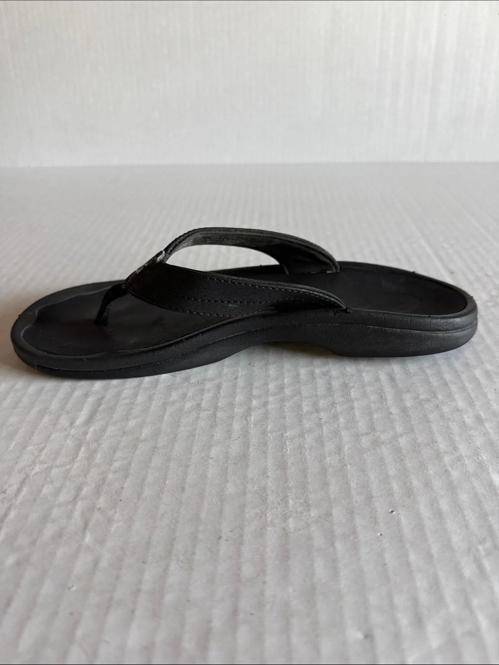 Olukai Black Ohana Beach Flip Flop Sandals